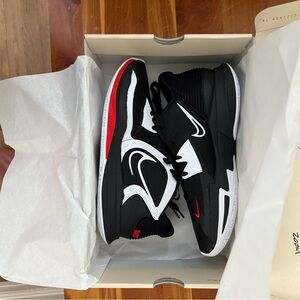 Kyrie low 5 sz 8.5 men